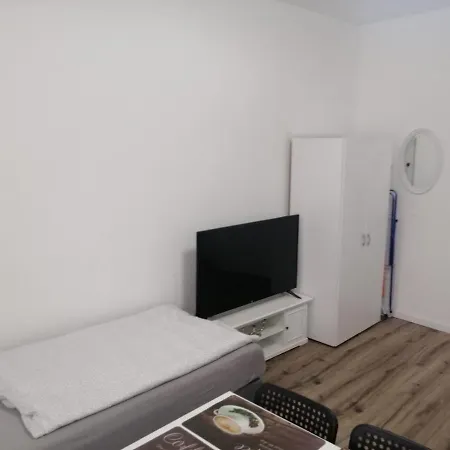 Apartment In 1b *