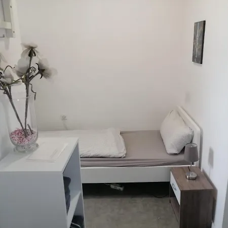 Apartment In 1b *